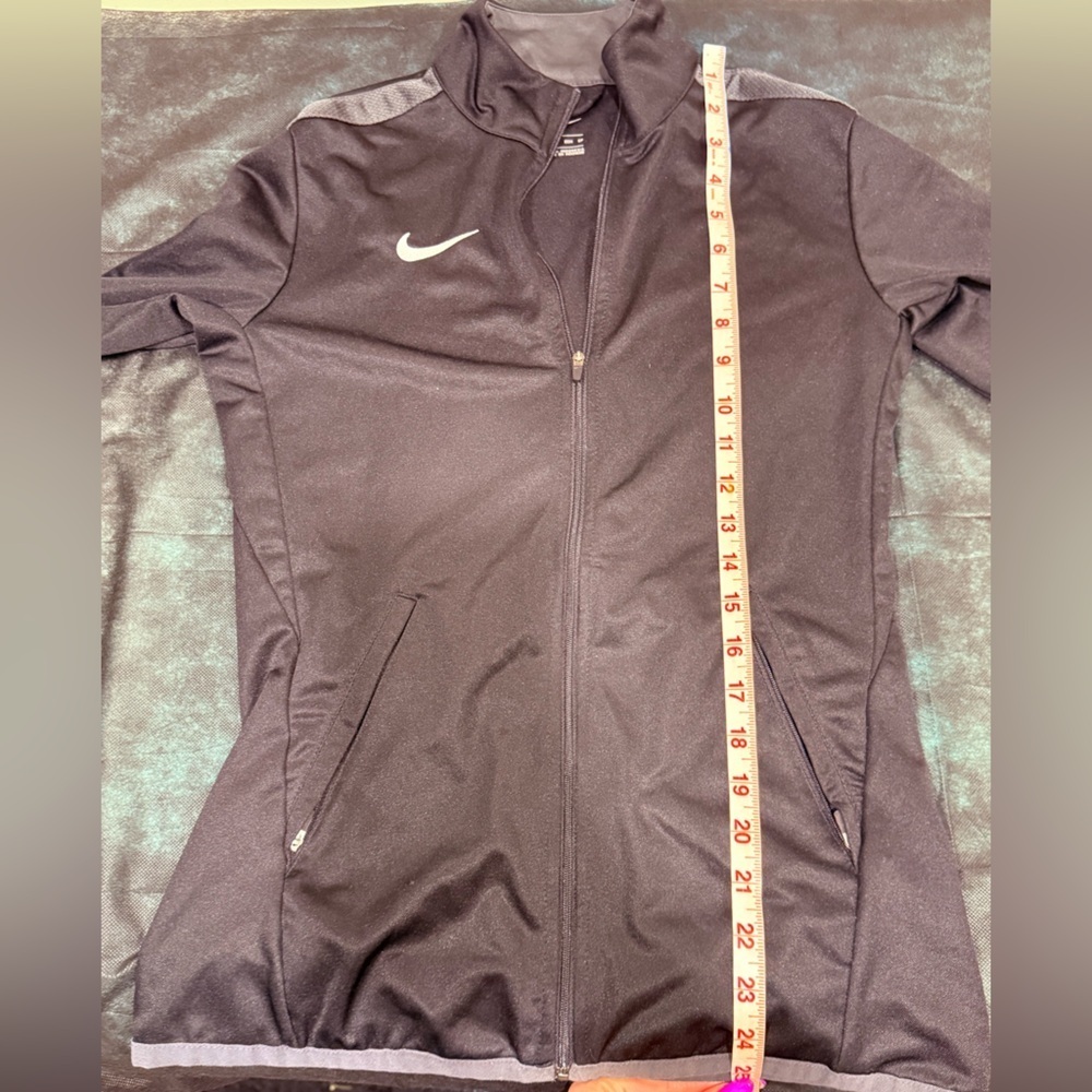 🔥Nike Women's Black Ligth Jacket Size XS EUC🔥 - Picture 5 of 6
